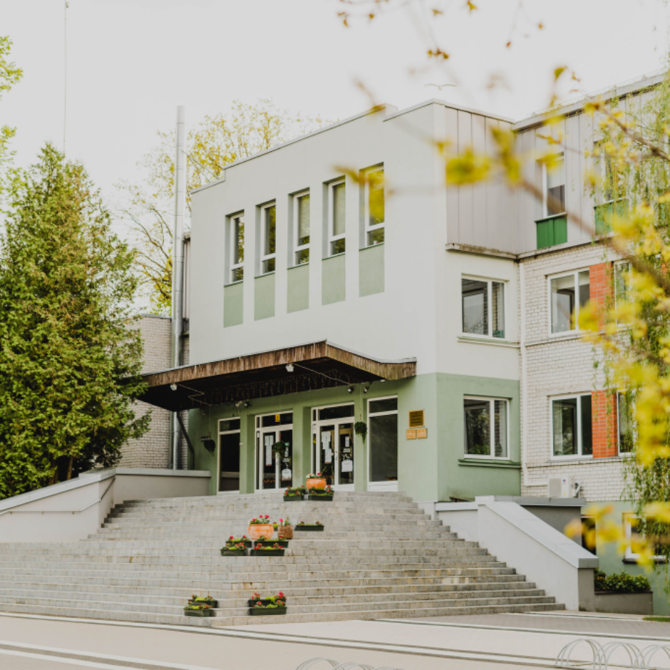 Ozolnieku vidusskolas ēka